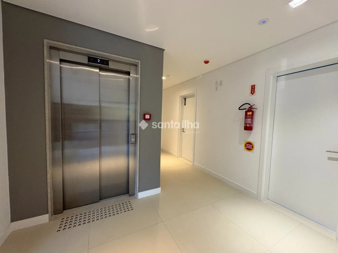 Furnished 1-bedroom apartment with 57 m² and parking — photo 31