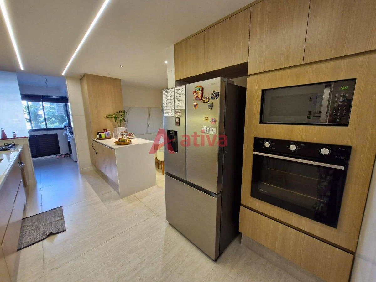 Furnished 4-bedroom apartment with gas open-plan kitchen — photo 15