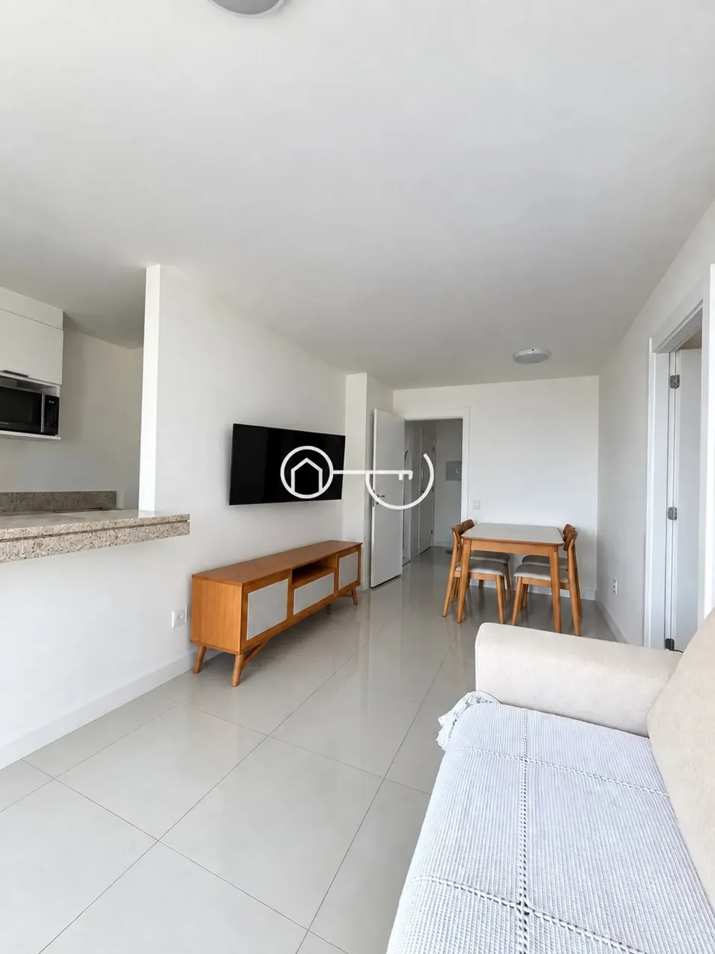 Furnished apartment, 79 m², with floor-to-ceiling windows — photo 13
