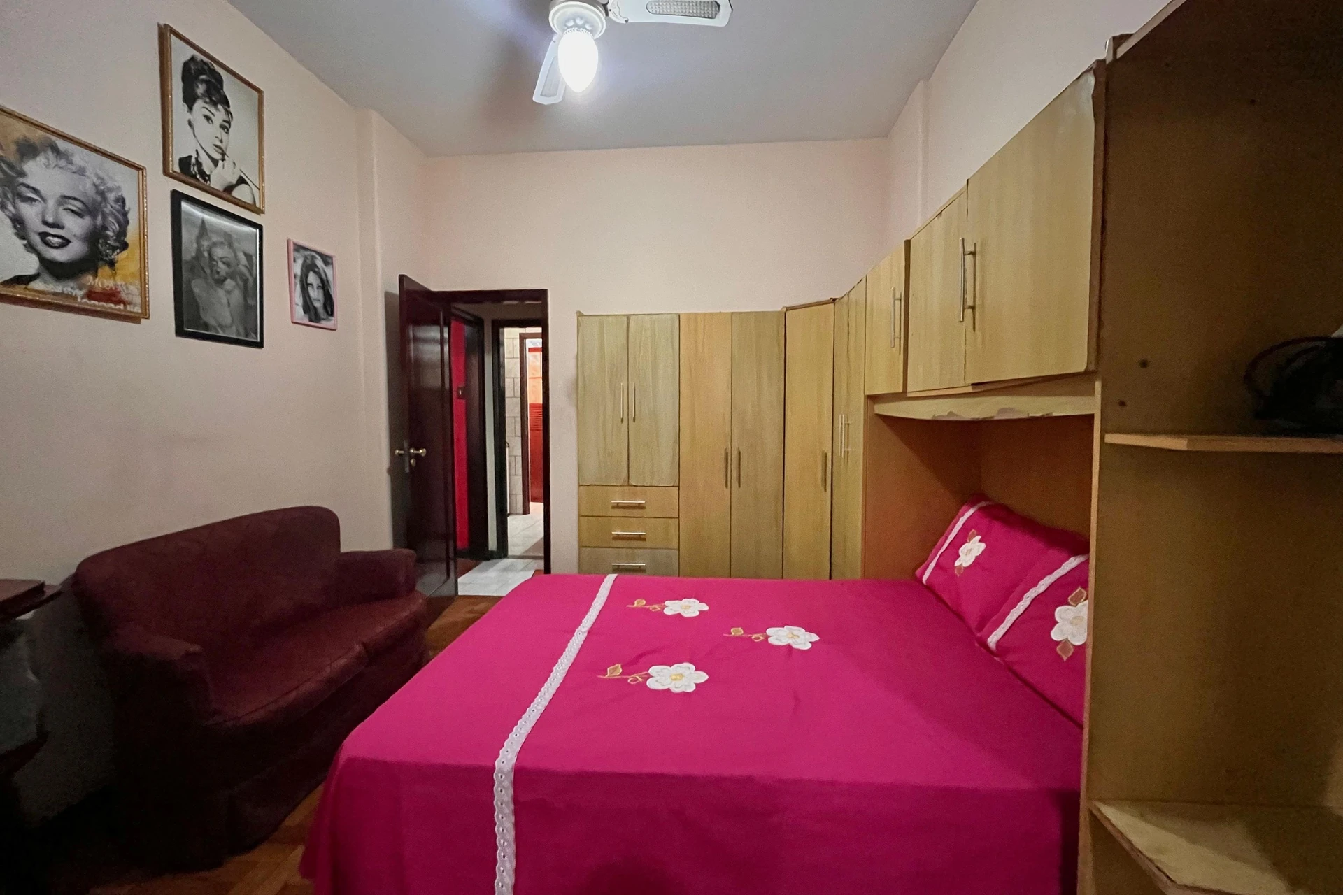 Furnished 2-bedroom apartment with a separate kitchen — photo 11