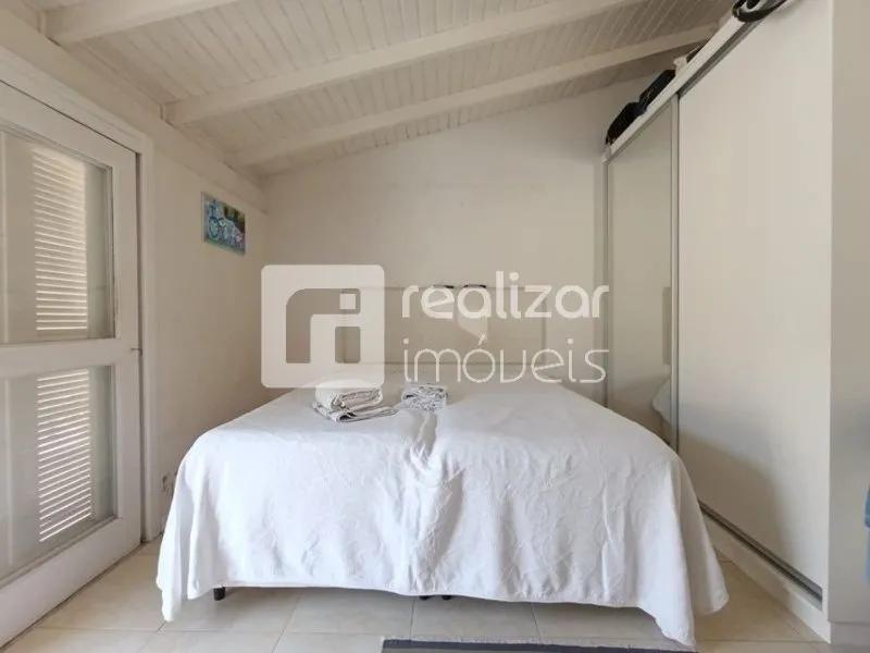 4-bedroom house with a garden — photo 25