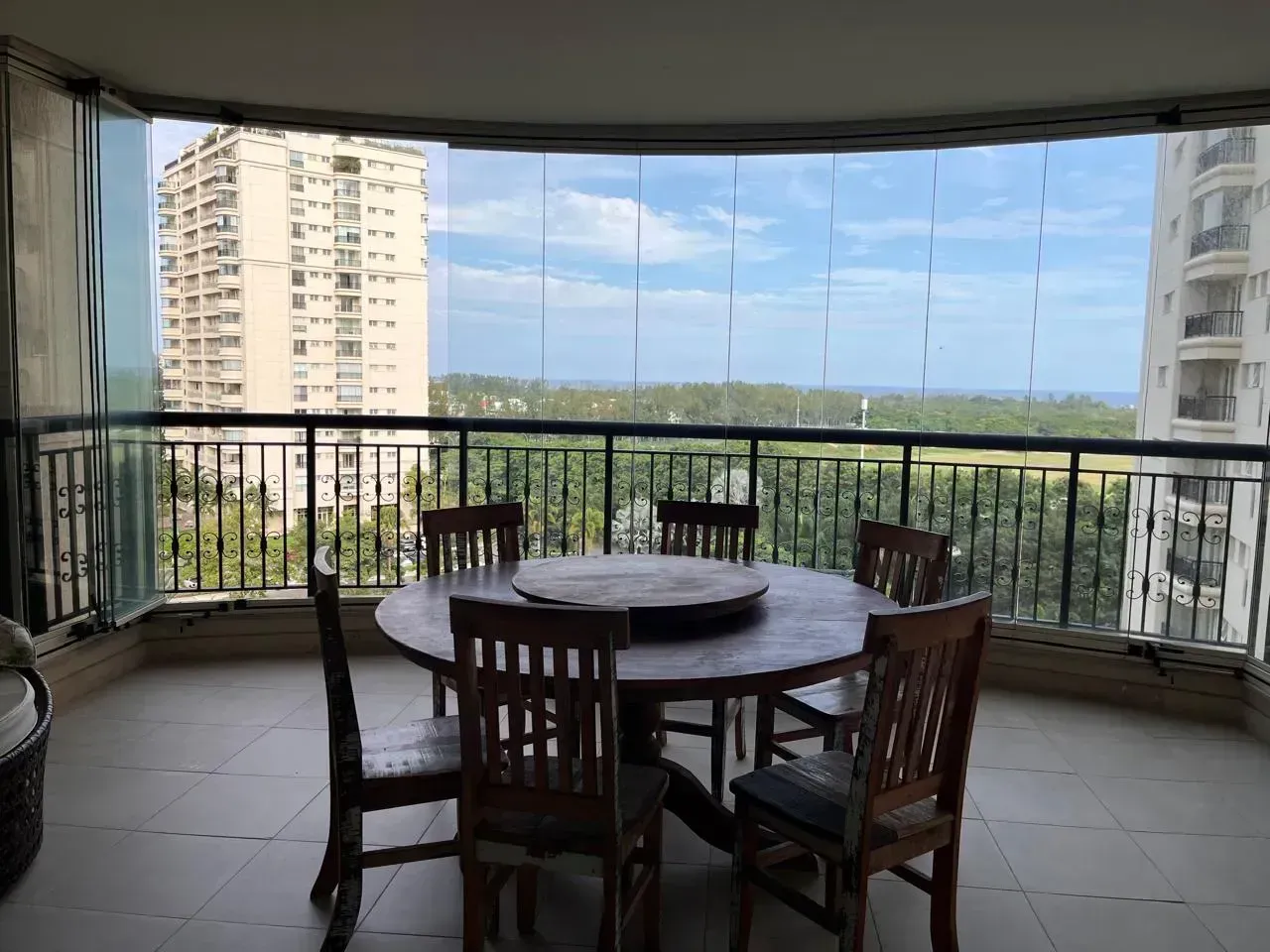 Furnished apartment with 4 bedrooms and 3 bathrooms — photo 15
