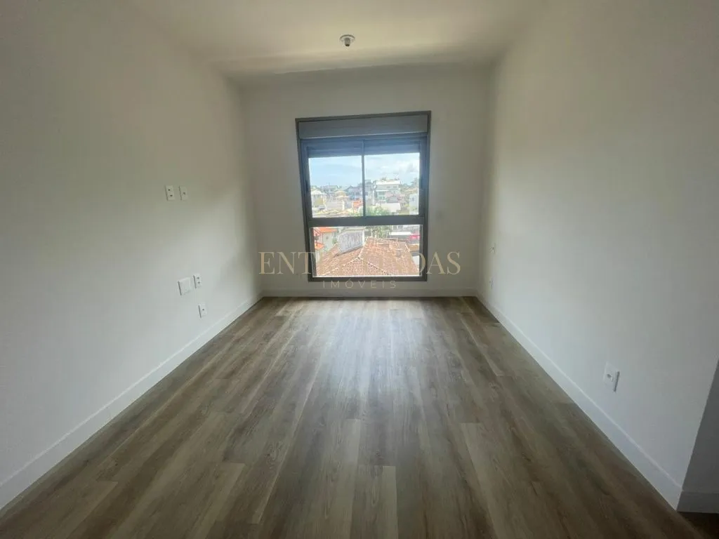 Balcony with a grill in a 2-bedroom apartment, 20 m² — photo 4