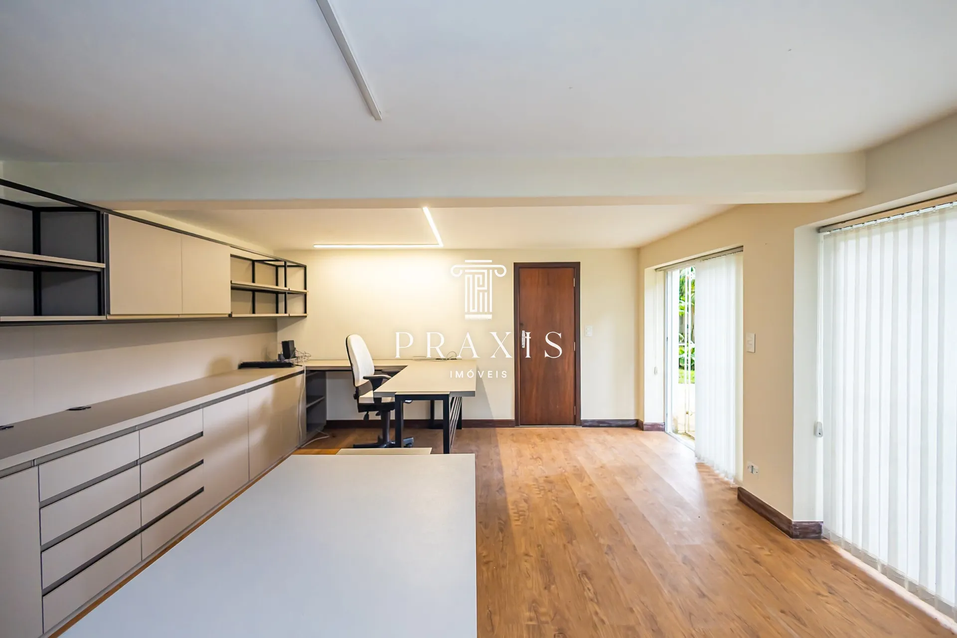 House with 4 bedrooms, 445 m² and fitted kitchen — photo 43
