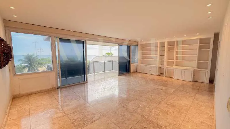 210 m² apartment with a balcony, 3 bedrooms and 5 baths — photo 5