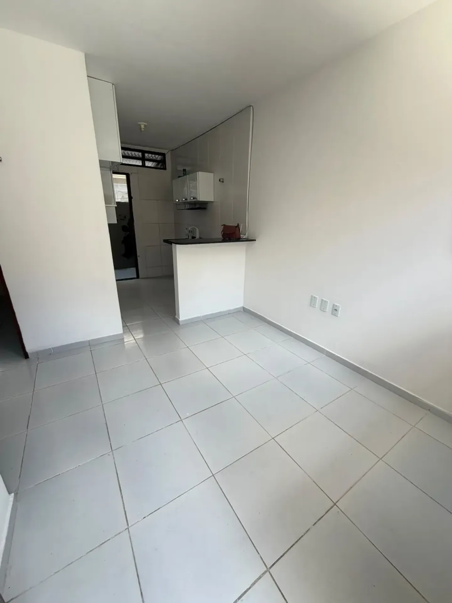 Rental house with 2 bedrooms and a glass shower enclosure — photo 14