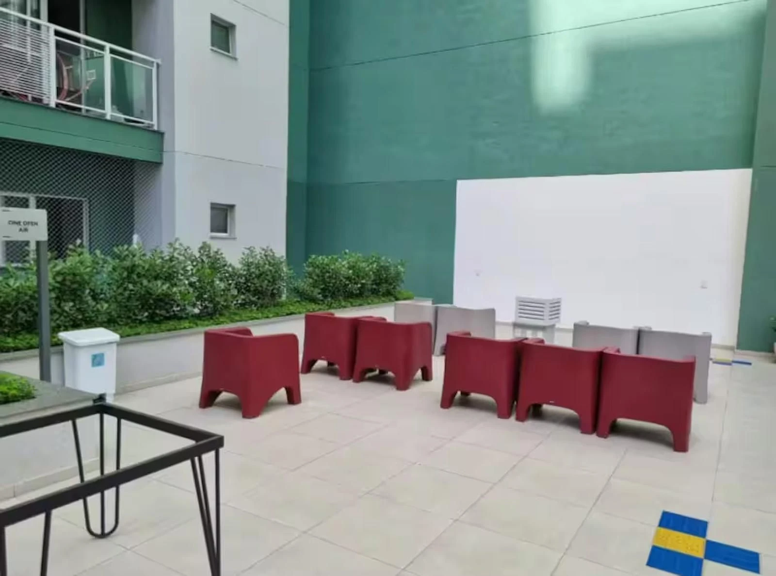 2-bedroom apartment with balcony and laundry area — photo 32