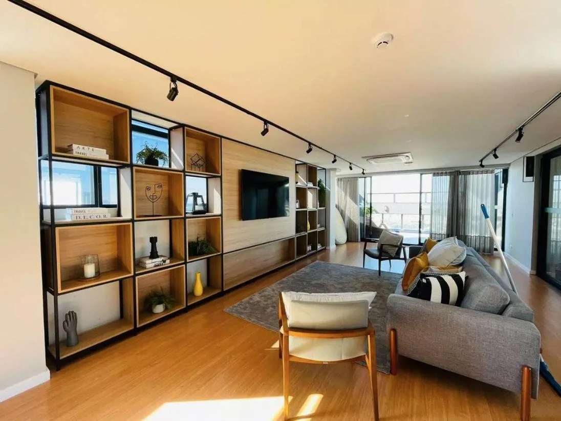 Floor-to-ceiling windows in a one-bedroom apartment, 45 m² — photo 20