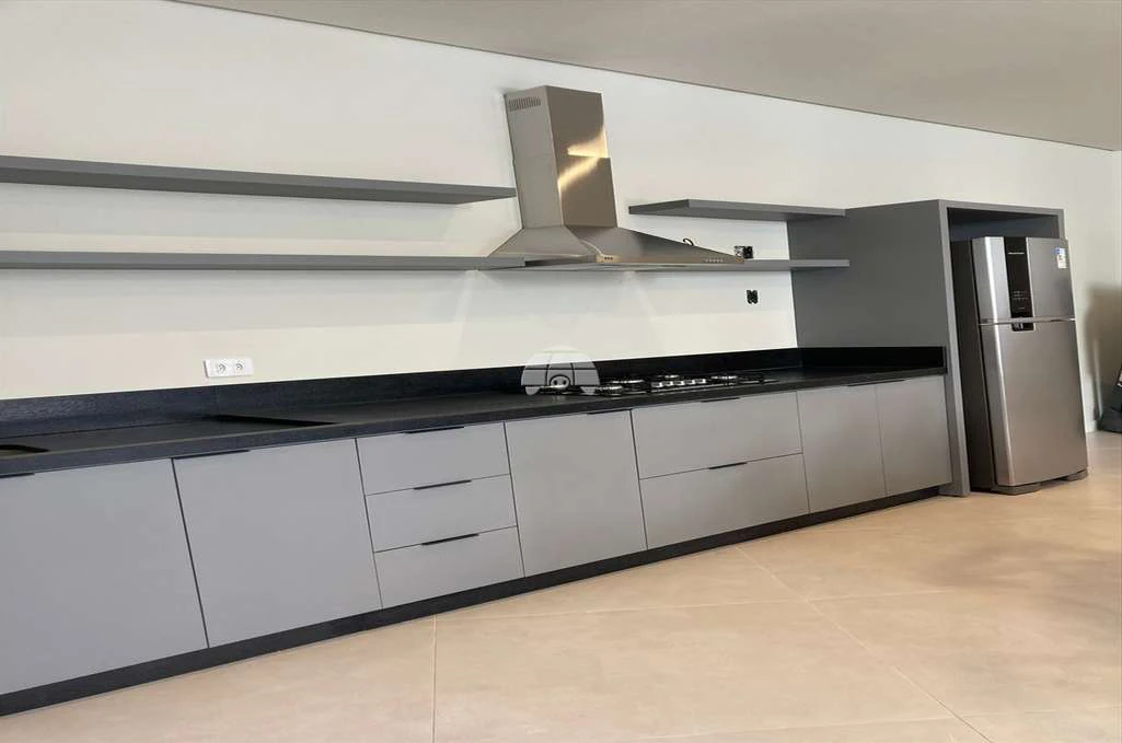 House with 3 bedrooms, 2 bathrooms and 178 m²