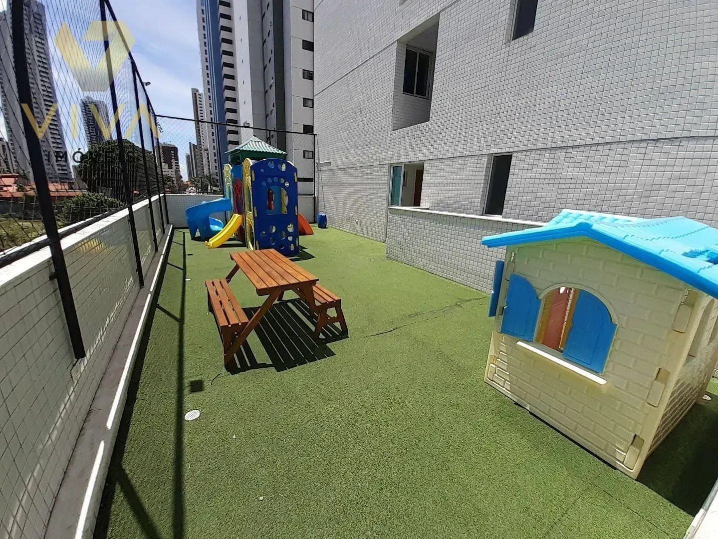 2-bedroom apartment in a building with a gym — photo 14