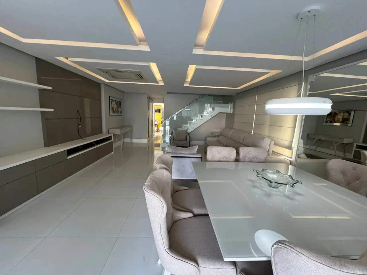 House with 5 bedrooms, 5 baths and 300 m² — photo 7