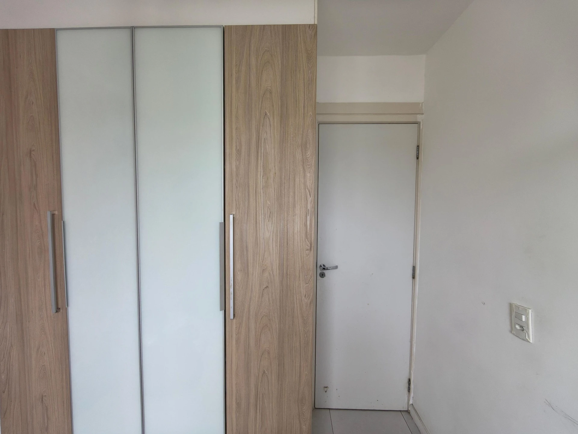 2-bedroom apartment in a building with a gym — photo 20