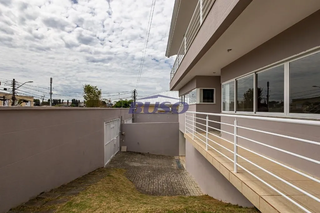 3-bedroom house with 228 m², suite and 3 covered spots — photo 3