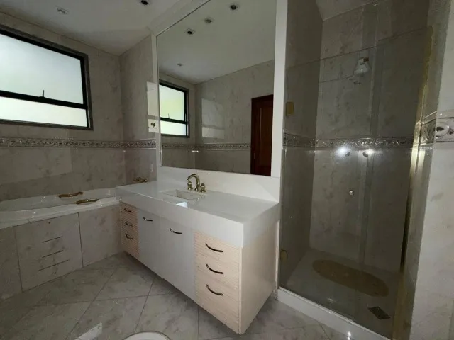 Apartamento com 4 quartos e 5 banheiros e sacada — photo 7