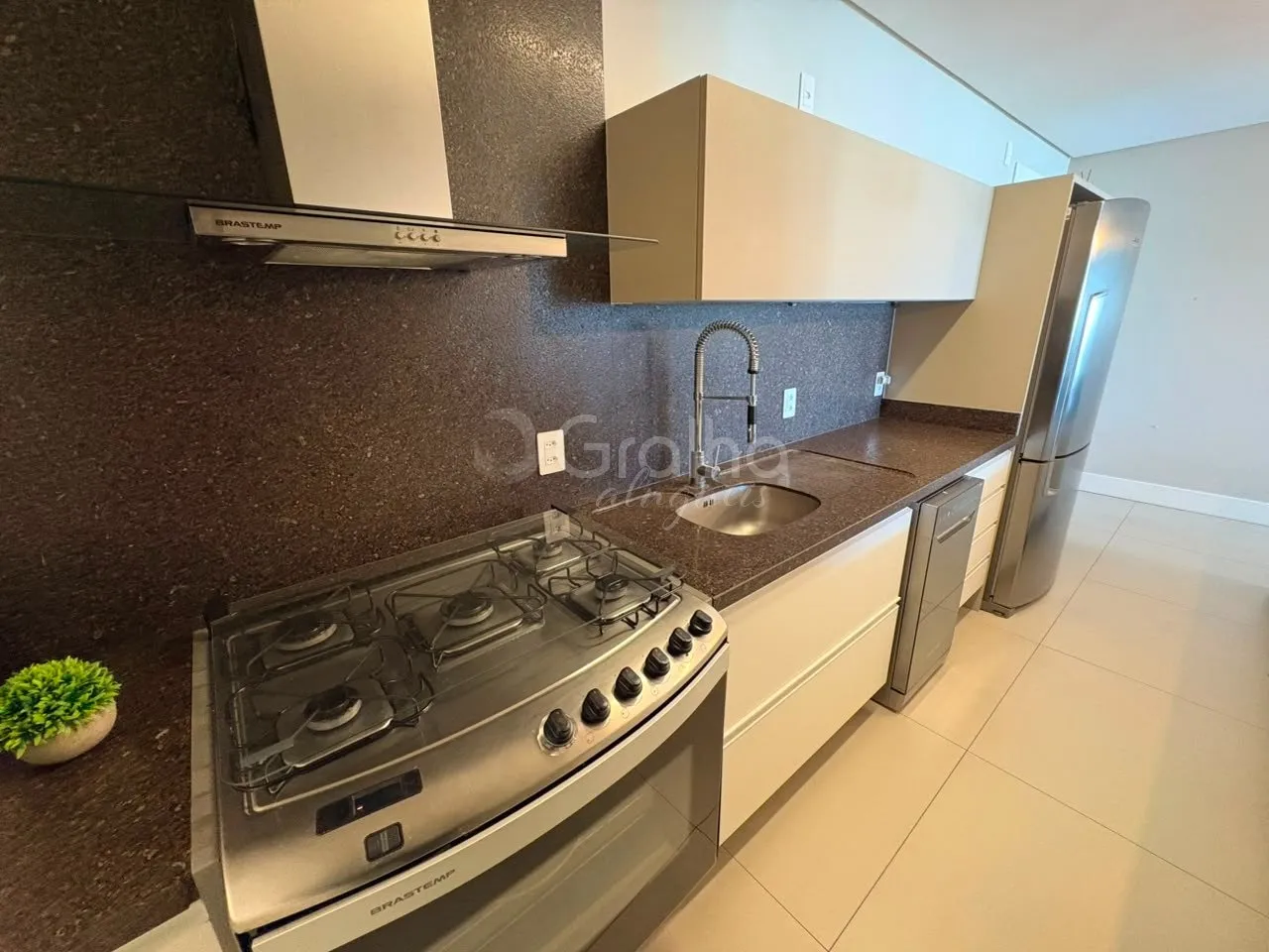 Furnished 2-bedroom apartment with 199 m² and 2 parking spaces — photo 13