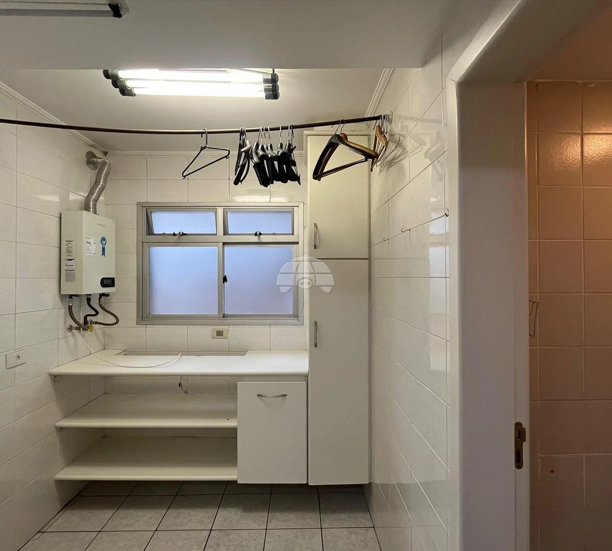 3-bedroom apartment with a bathtub in Curitiba — photo 15