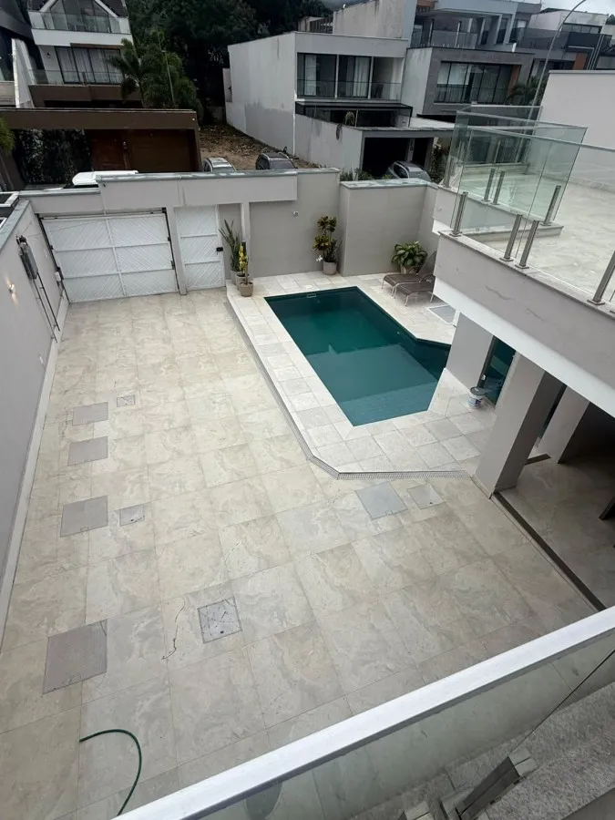 Furnished house with 5 bedrooms and 400 m² — photo 26