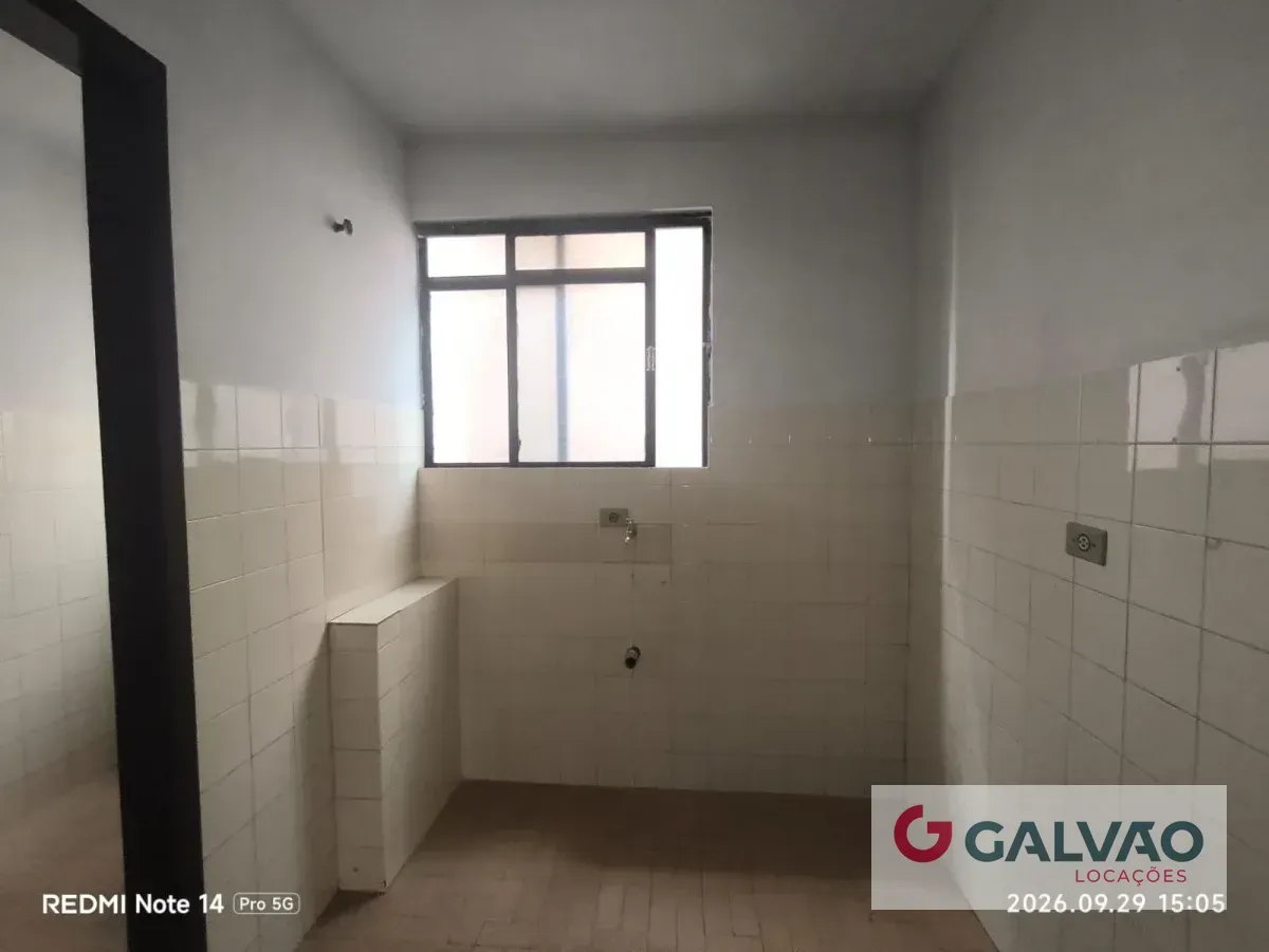 2-bedroom apartment with wood or laminate floors in Curitiba — photo 2