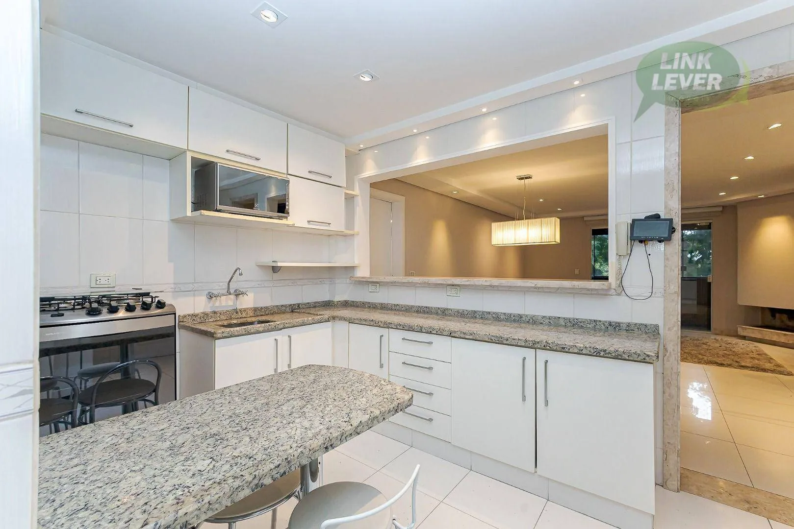 Apartment with 3 bedrooms, balcony and 135 m² — photo 14