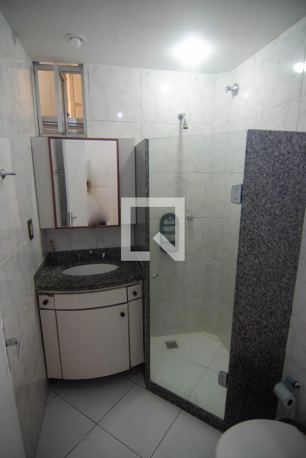 Квартира з 3 спальнями та дерев'яною підлогою або ламінатом — photo 10