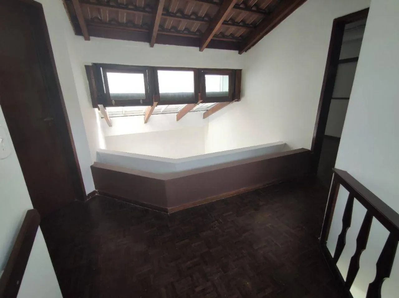 Two-story house with 3 bedrooms and 2 bathrooms — photo 7