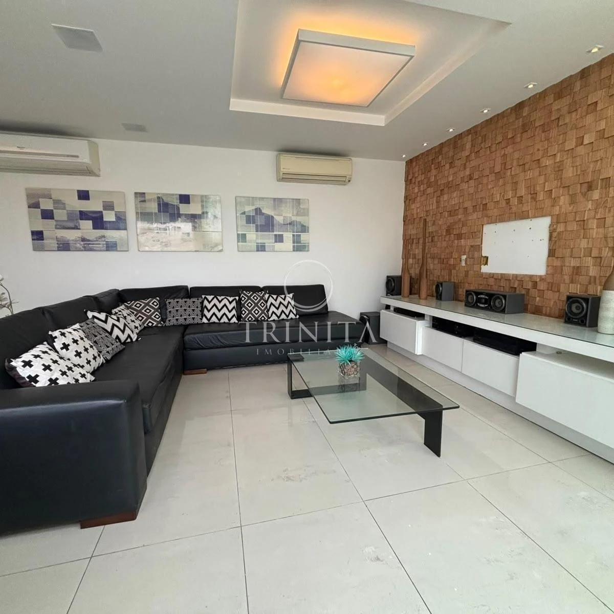 Furnished apartment with 4 en-suite bedrooms and balcony — photo 31