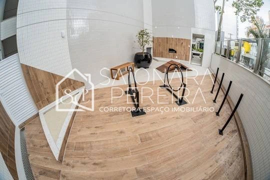 Застеклённый балкон и 3 спальни: квартира 102 м² — photo 17
