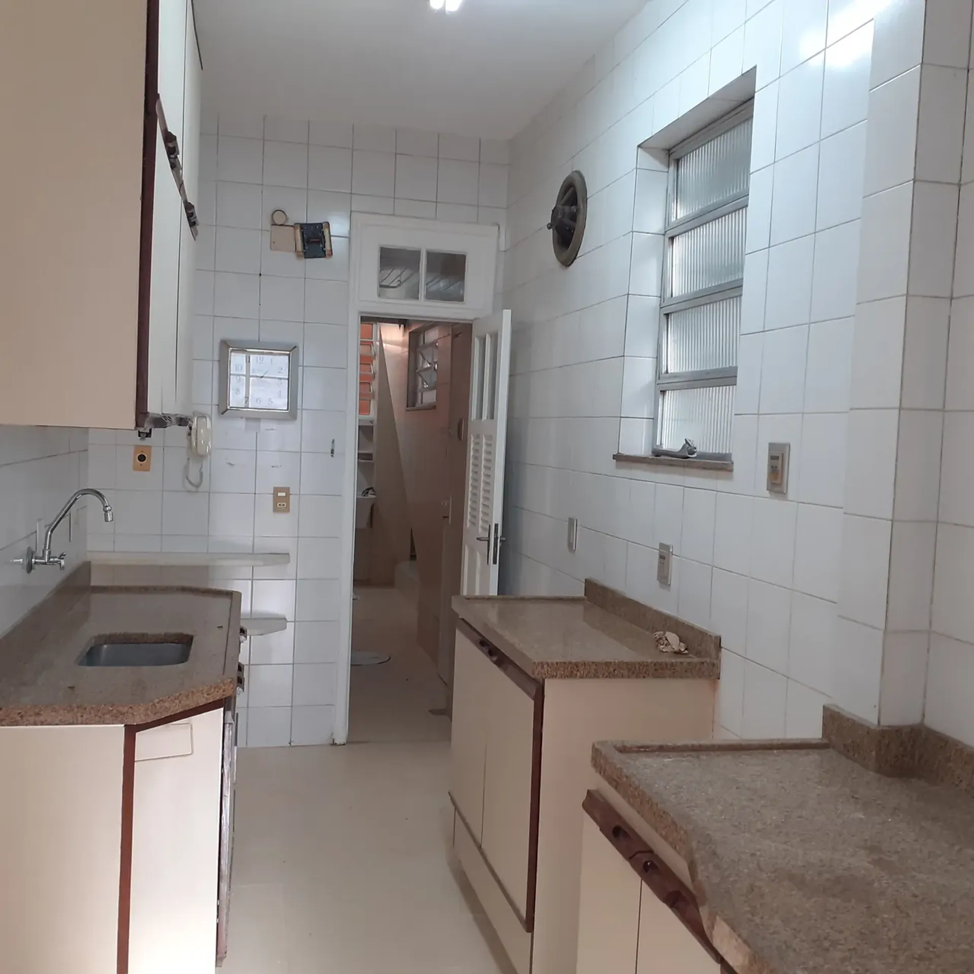 Квартира 153 м² с 2 спальнями и видом на воду и горы — photo 28
