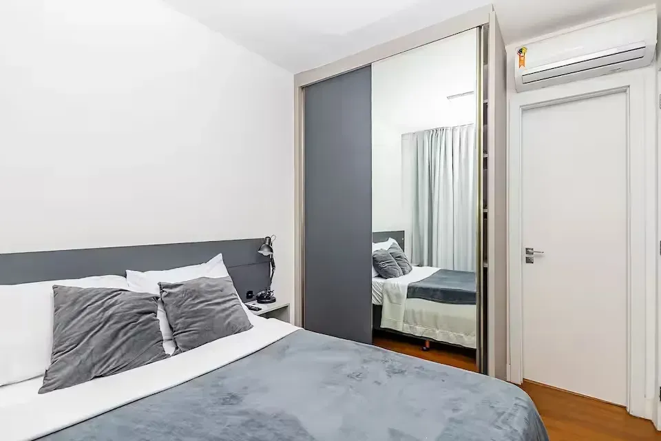 Furnished 1-bedroom apartment with open-plan kitchen — photo 4