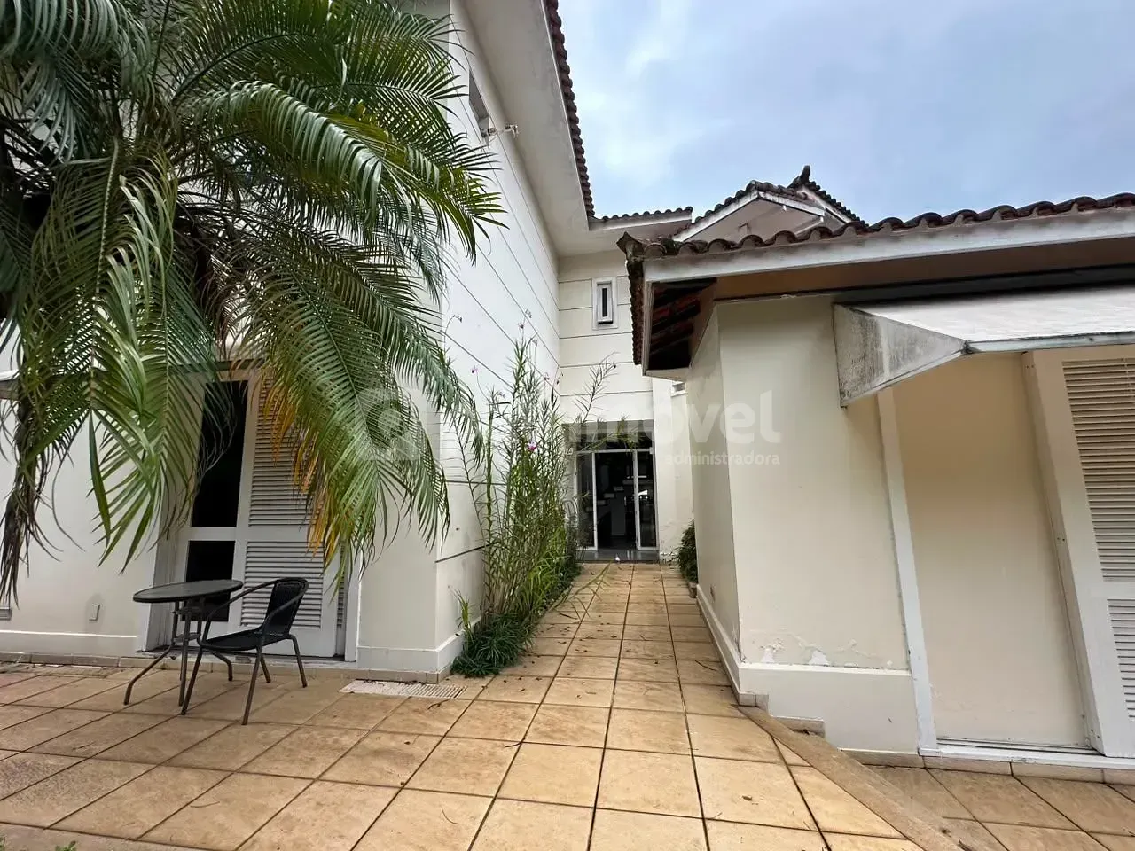 Casa sem mobília com 6 quartos e 9 banheiros — photo 31