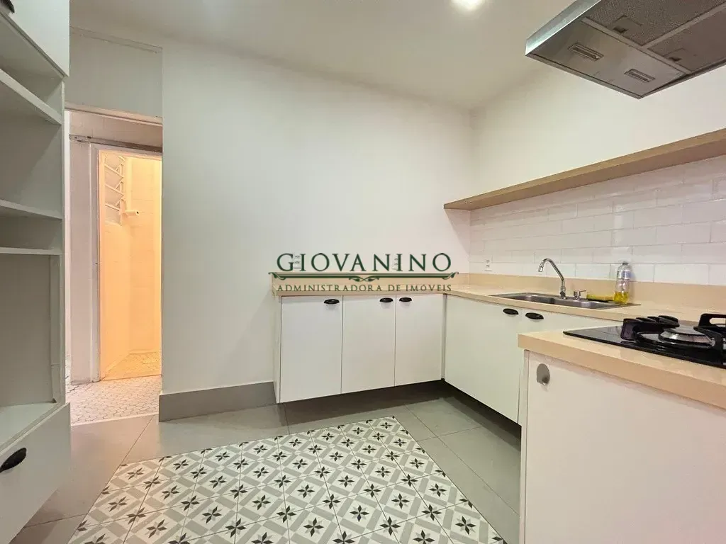 Wood or laminate floors in a 2-bedroom apartment, 91 m² — photo 2