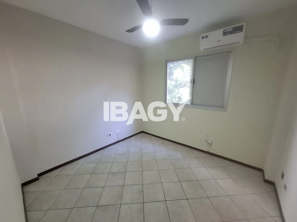 Apartamento de 2 dormitórios com piscina ao ar livre — photo 25
