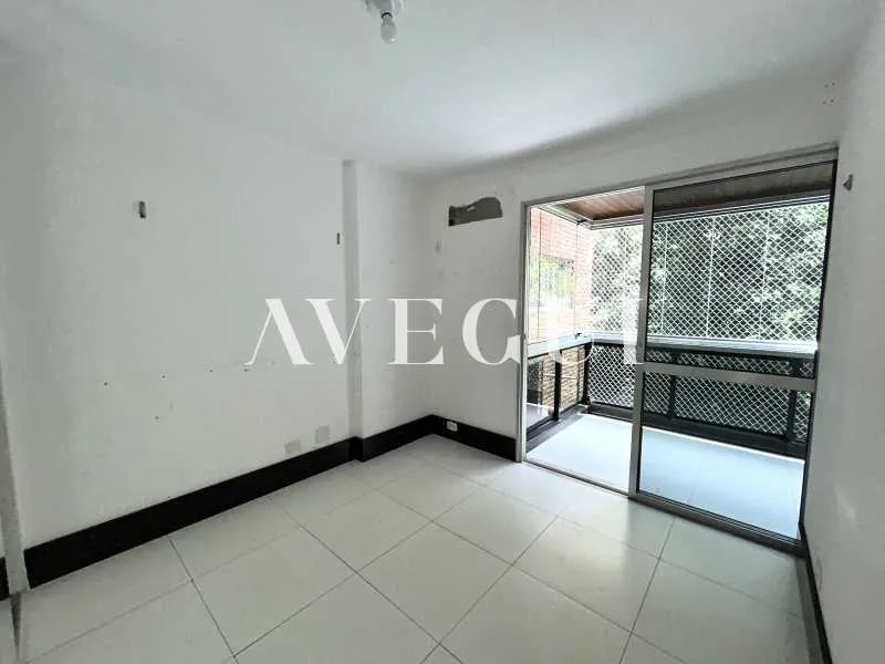 Residential apartment with 4 bedrooms and 4 bathrooms — photo 23