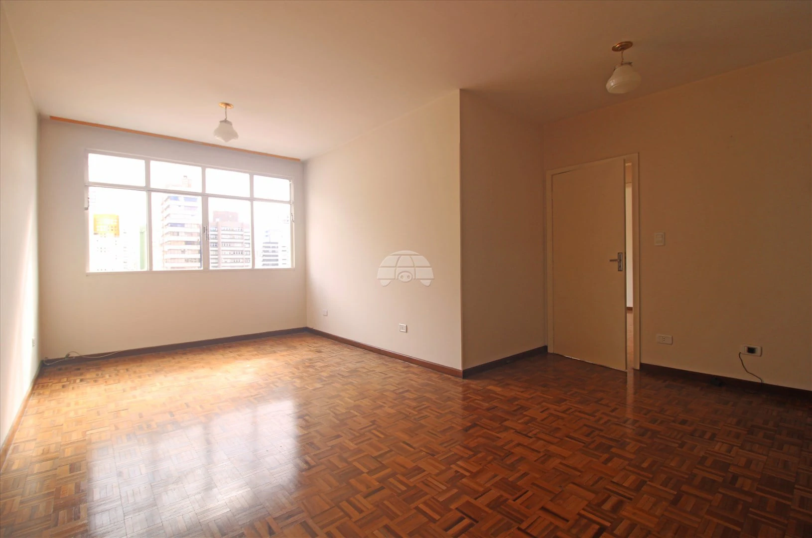2-bedroom apartment with wood or laminate floors in Curitiba