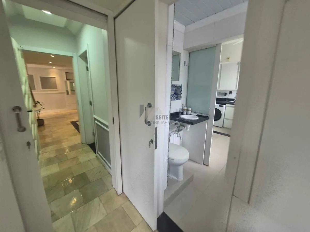 3-bedroom apartment with a glass-enclosed balcony — photo 36