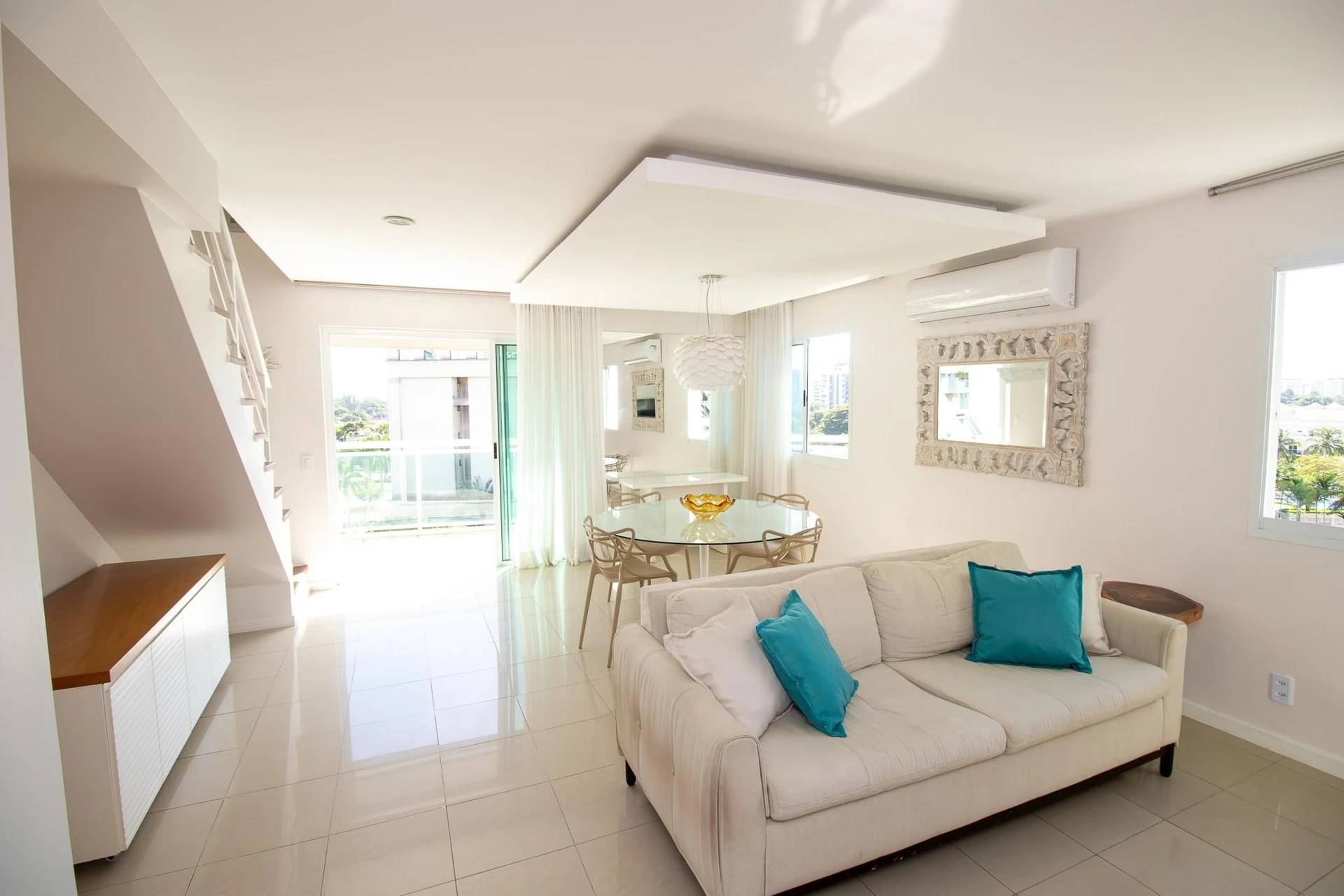 3-bedroom apartment with a glass-enclosed balcony — photo 16