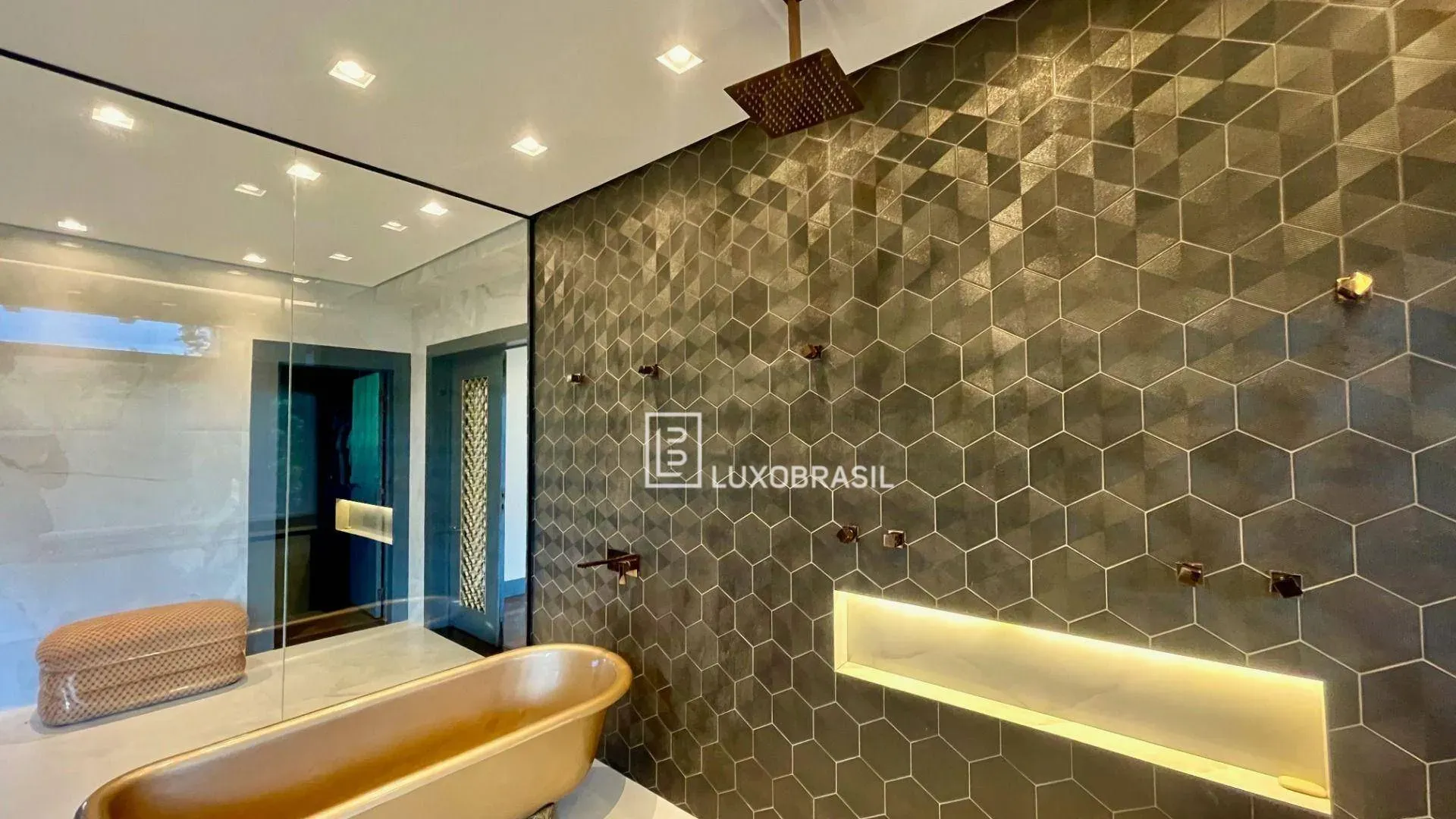 Furnished house with 9 en-suite bedrooms and 12 baths — photo 35