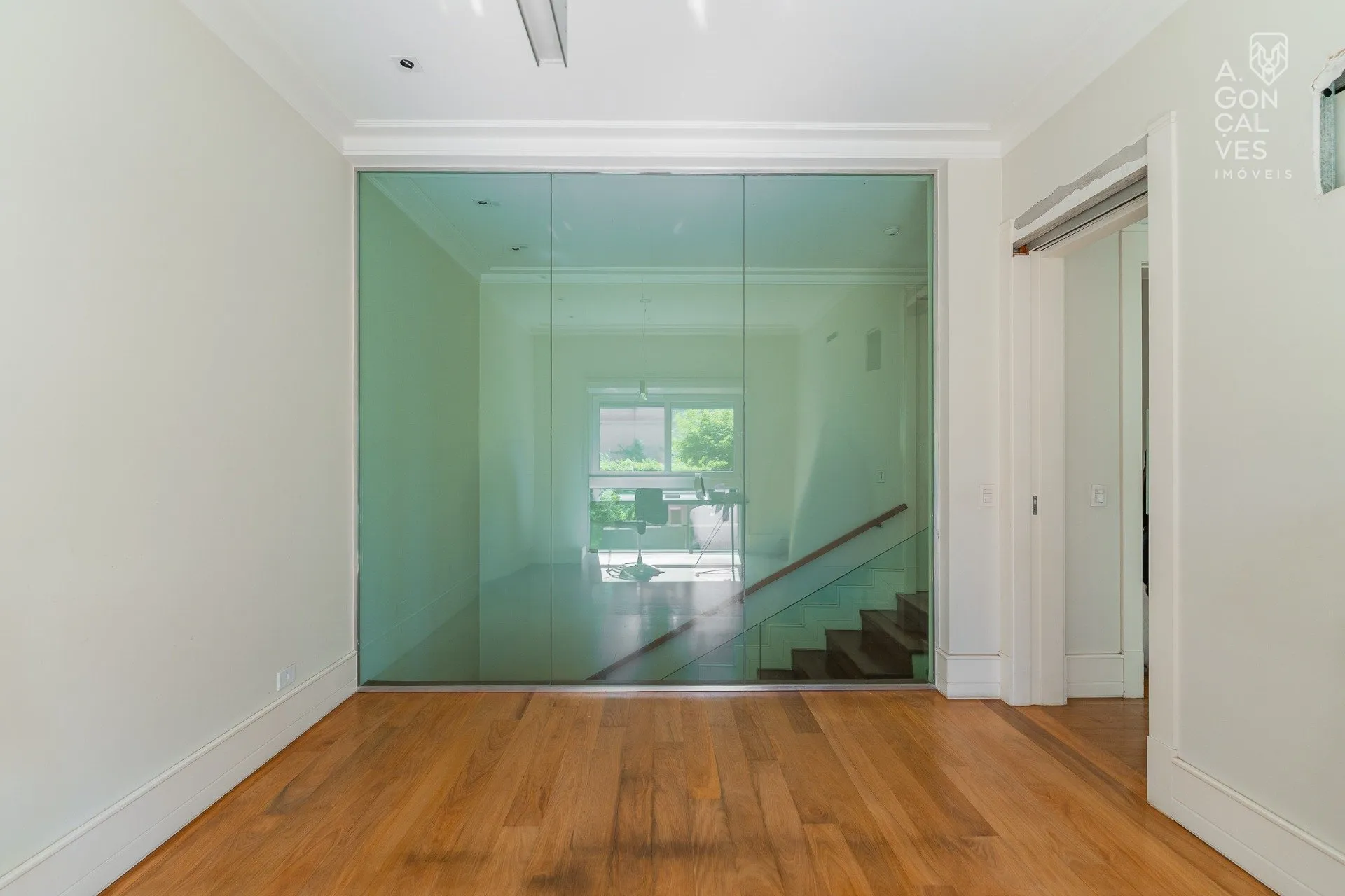 Furnished house with 5 bedrooms and 5 bathrooms — photo 36