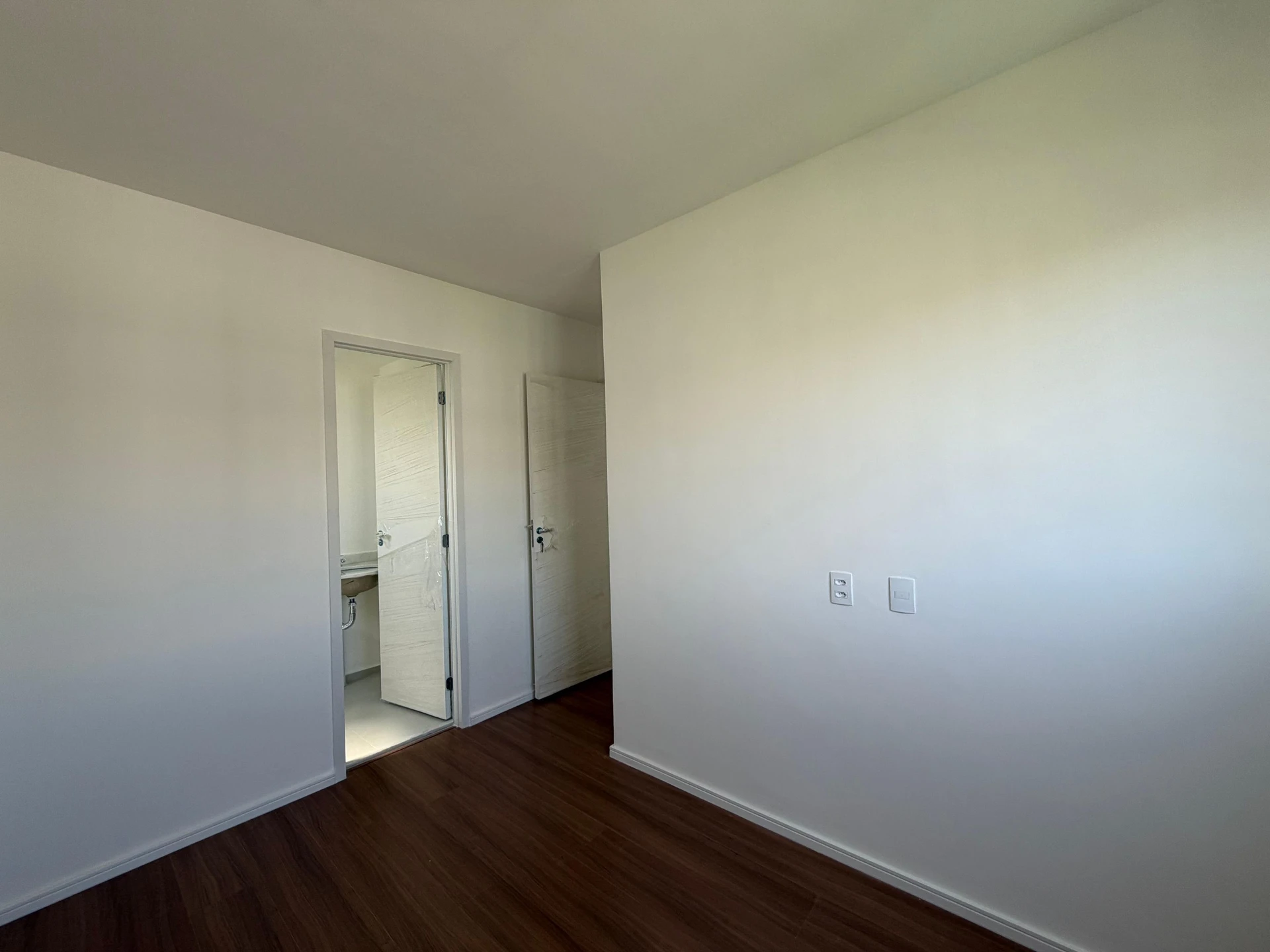 Apartamento sem mobília com 2 quartos e varanda — photo 20