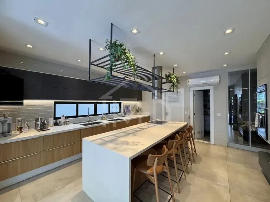 Джакузі та 4 спальні: будинок 800 м² — photo 39
