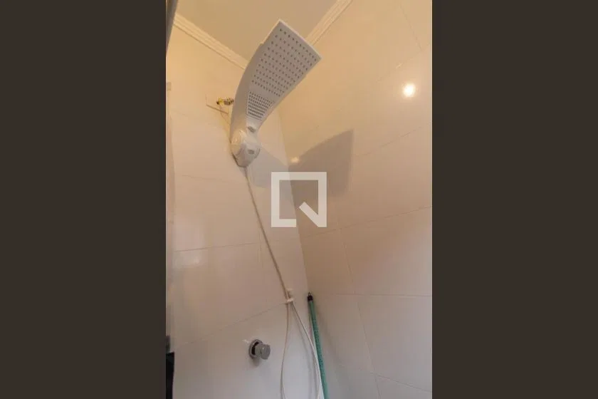Furnished 2-bedroom house with 1 en-suite and private yard — photo 17