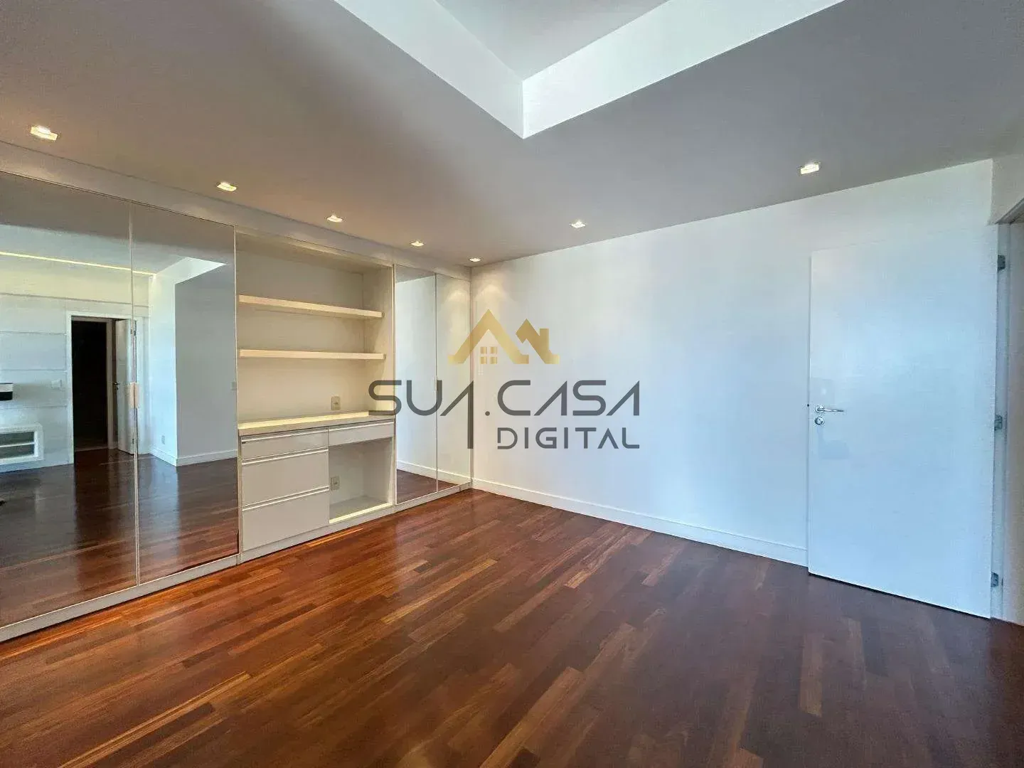 Penthouse with 4 bedrooms and an open-plan kitchen — photo 11