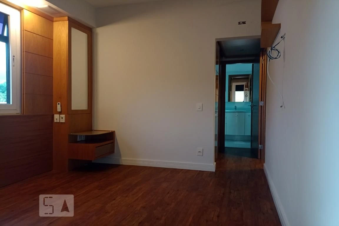 Apartamento de 4 quartos com janelas do piso ao teto — photo 83