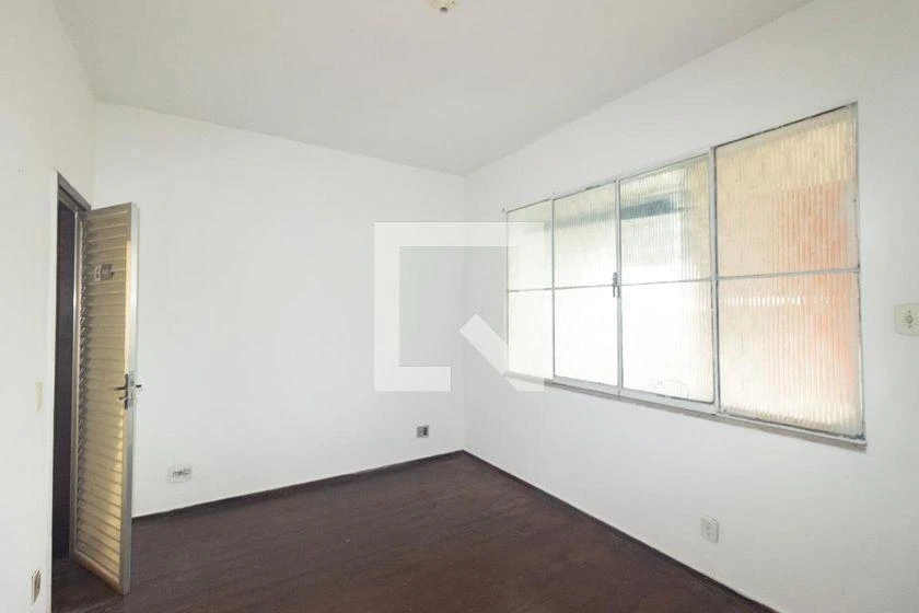 House, 500 m², with wood or laminate floors — photo 35