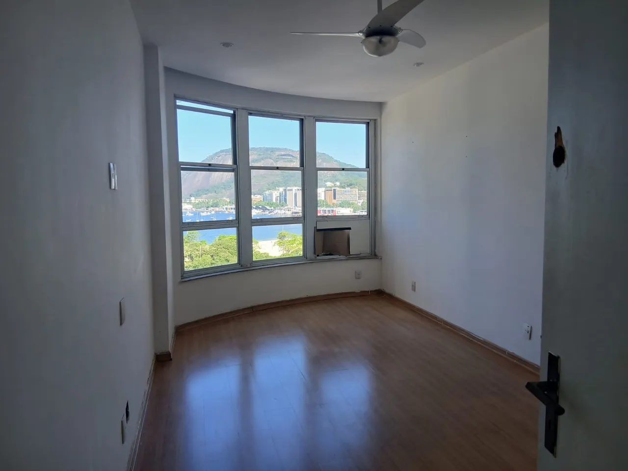 Furnished 4-bedroom apartment with a gas stove kitchen — photo 5