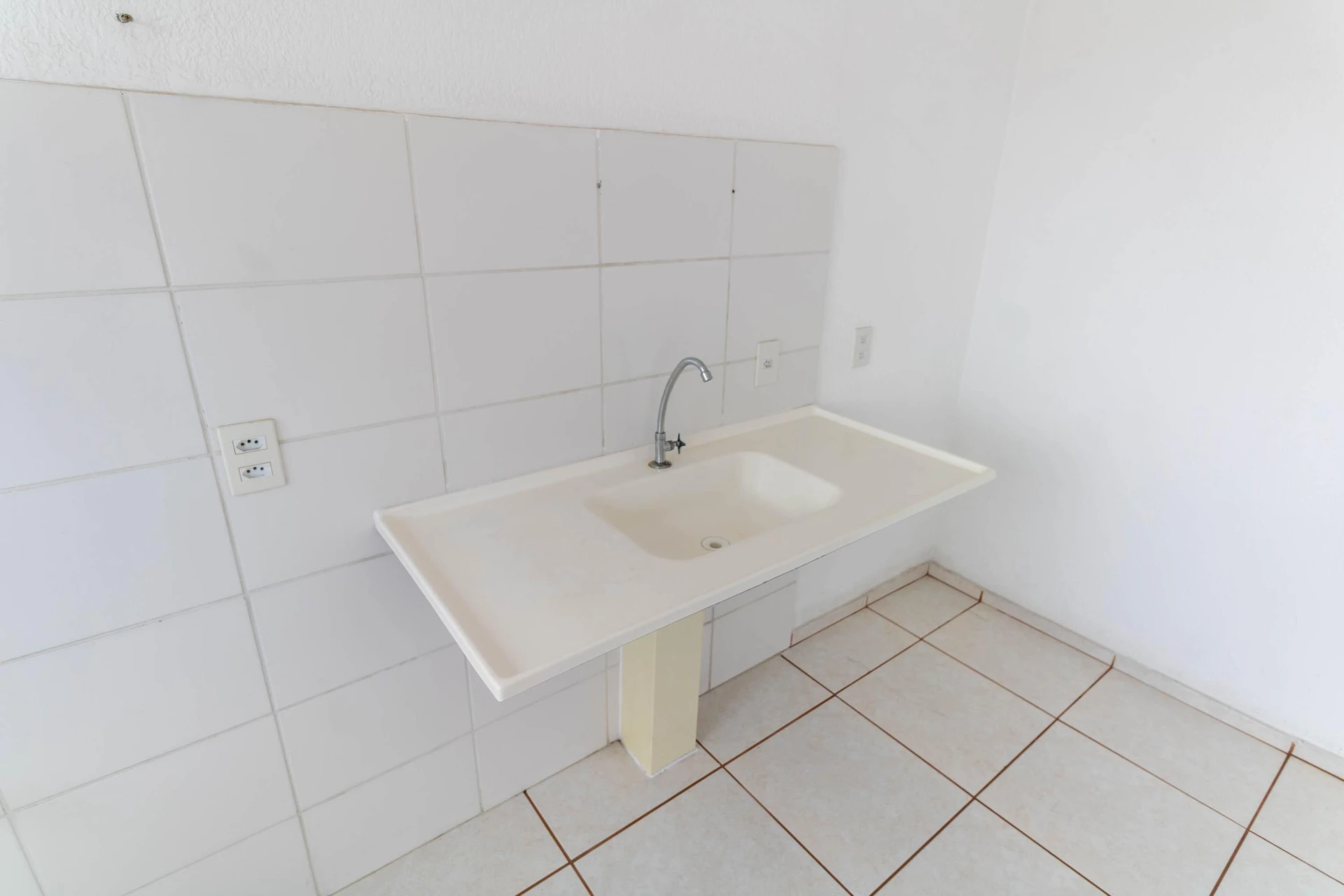 2-bedroom apartment with 1 bathroom, no parking — photo 20