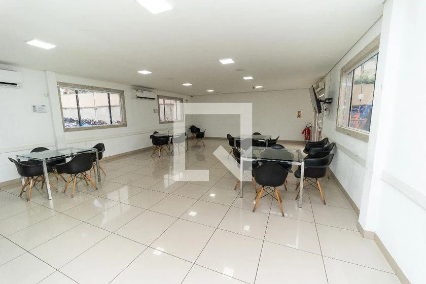 2-bedroom apartment in a building with a pool — photo 31