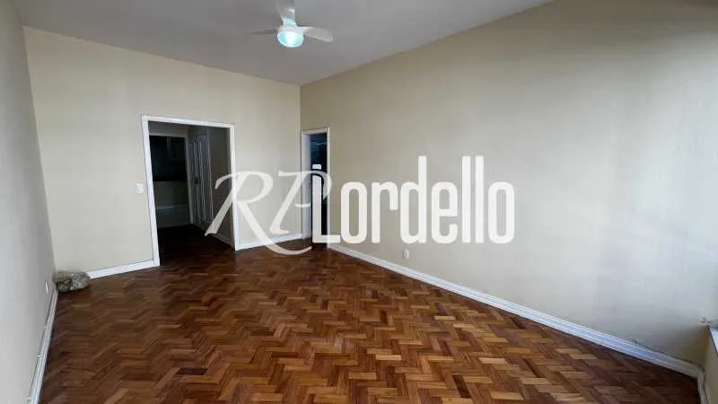Apartment, 122 m², with wood or laminate floors — photo 25