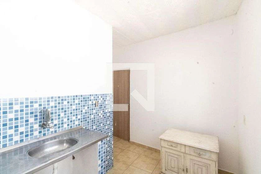 Estudio de 30 m² con 1 dormitorio y cocina con muebles — photo 6