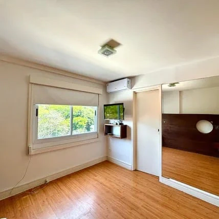 Панорамные окна и 2 спальни: квартира 180 м² — photo 15